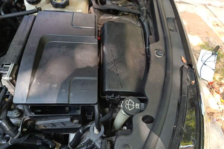 Used Buick LaCrosse 2013 2.4L SIDI Luxury Comfort Edition Engine Bay Left
