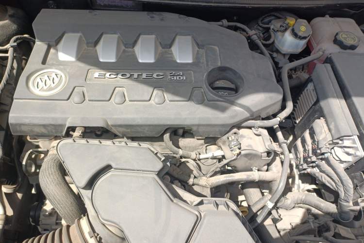 Used Buick LaCrosse 2013 2.4L SIDI Leading Comfort Version Engine Bay