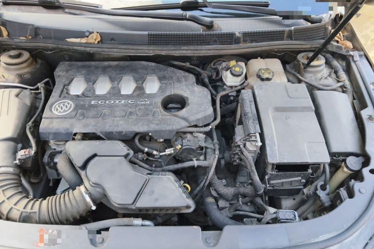 Used Buick LaCrosse 2013 2.4L SIDI Elite Comfort Version Engine Bay