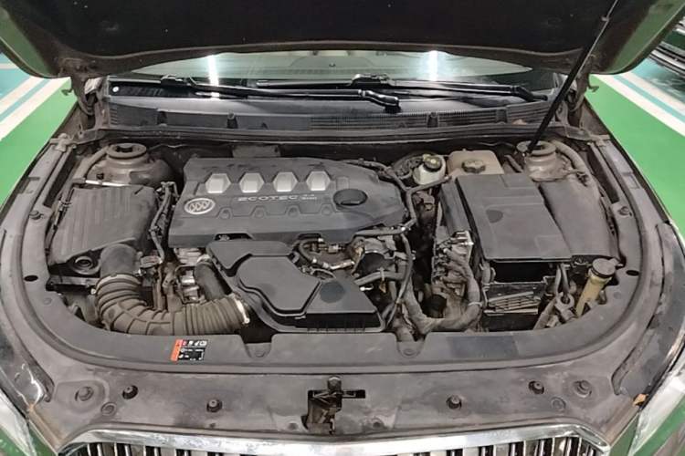 Used Buick LaCrosse 2013 2.4L SIDI Leading Comfort Version Engine Bay