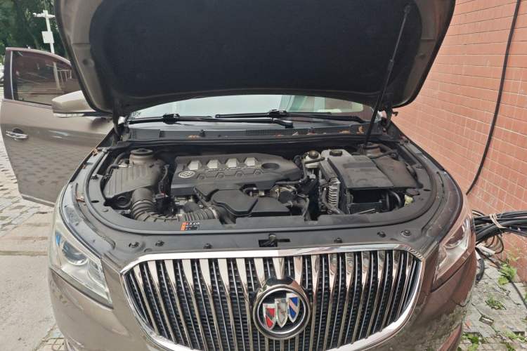 Used Buick LaCrosse 2013 2.4L SIDI Leading Comfort Version Engine Bay