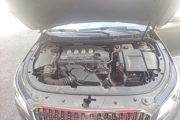 Used Buick LaCrosse 2013 2.4L SIDI Elite Comfort Version Engine Bay