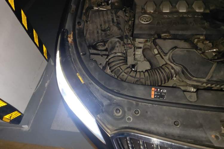 Used Buick LaCrosse 2013 2.4L SIDI Luxury Comfort Edition Engine Bay Right