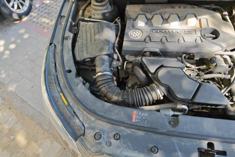 Used Buick LaCrosse 2013 2.4L SIDI Elite Comfort Version Engine Bay Right