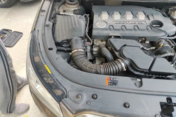 Used Buick LaCrosse 2013 2.4L SIDI Elite Comfort Version Engine Bay Right