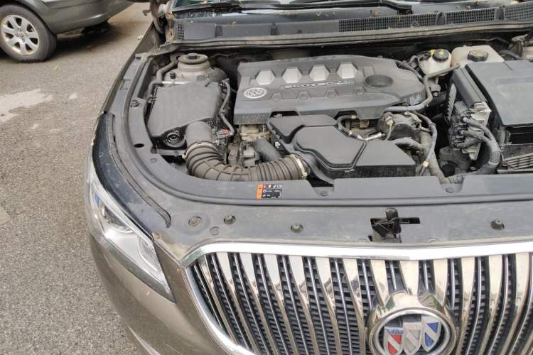 Used Buick LaCrosse 2013 2.4L SIDI Leading Comfort Version Engine Bay Right