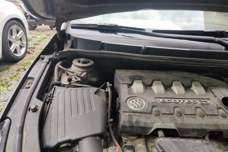 Used Buick LaCrosse 2013 2.4L SIDI Luxury Comfort Edition Engine Bay Right