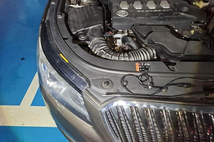 Used Buick LaCrosse 2013 2.4L SIDI Elite Comfort Version Engine Bay Right