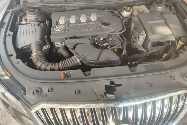Used Buick LaCrosse 2013 2.4L SIDI Elite Comfort Version Engine Bay