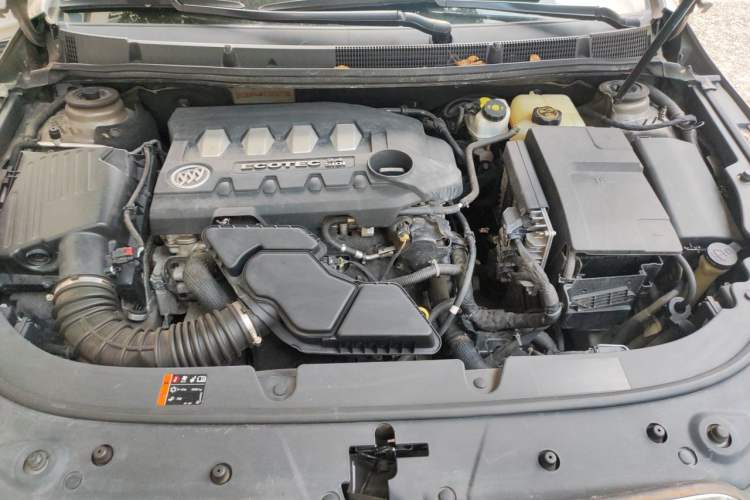 Used Buick LaCrosse 2013 2.4L SIDI Elite Comfort Version Engine Bay