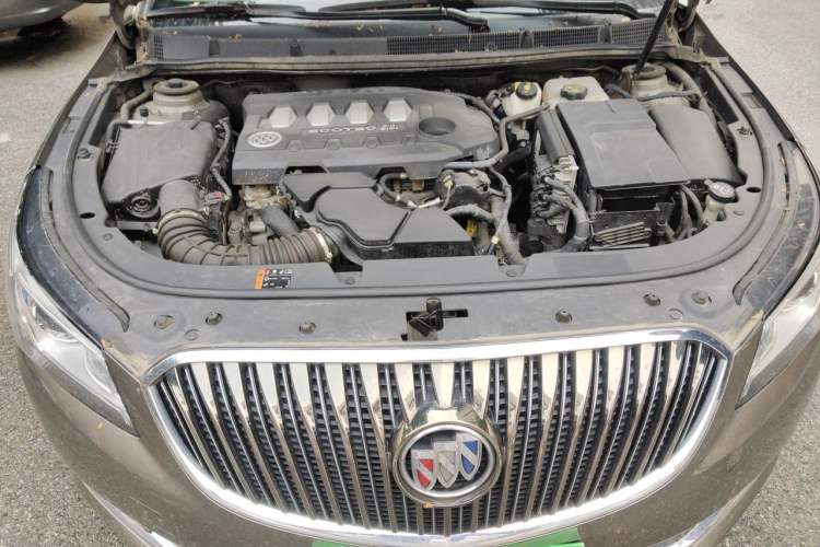 Used Buick LaCrosse 2013 2.4L SIDI Leading Comfort Version Engine Bay
