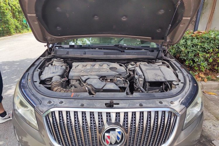 Used Buick LaCrosse 2013 2.4L SIDI Leading Comfort Version Engine Bay