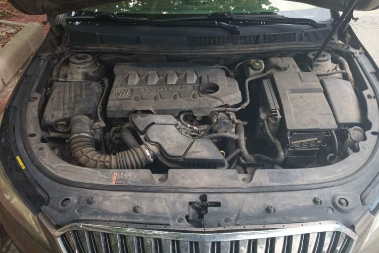 Used Buick LaCrosse 2013 2.4L SIDI Elite Comfort Version Engine Bay