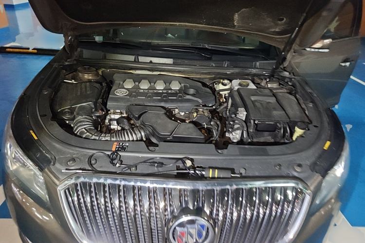 Used Buick LaCrosse 2013 2.4L SIDI Elite Comfort Version Engine Bay