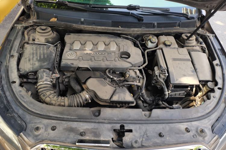Used Buick LaCrosse 2013 2.4L SIDI Leading Comfort Version Engine Bay