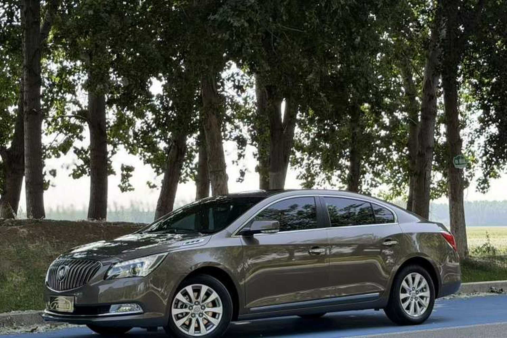 Used Buick LaCrosse 2013 2.4L SIDI Leading Comfort Version Exterior 2