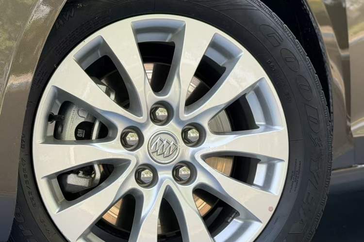 Used Buick LaCrosse 2013 2.4L SIDI Leading Comfort Version Exterior 8