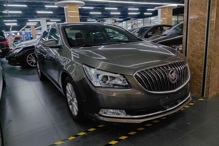 Used Buick LaCrosse 2013 2.4L SIDI Leading Comfort Version Front Right 45 Deg
