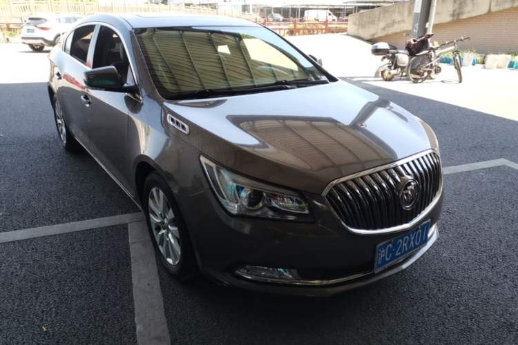 Used Buick LaCrosse 2013 2.4L SIDI Leading Comfort Version Front Right 45 Deg
