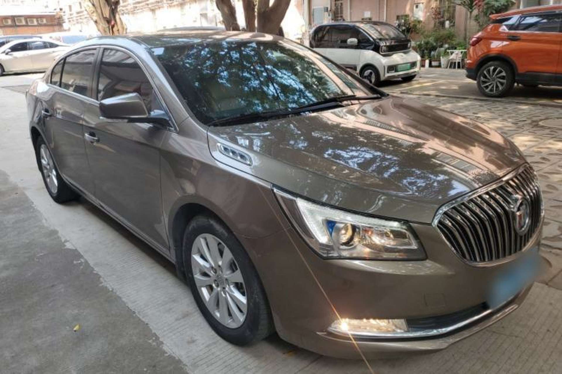 Used Buick LaCrosse 2013 2.4L SIDI Leading Comfort Version Front Right 45 Deg