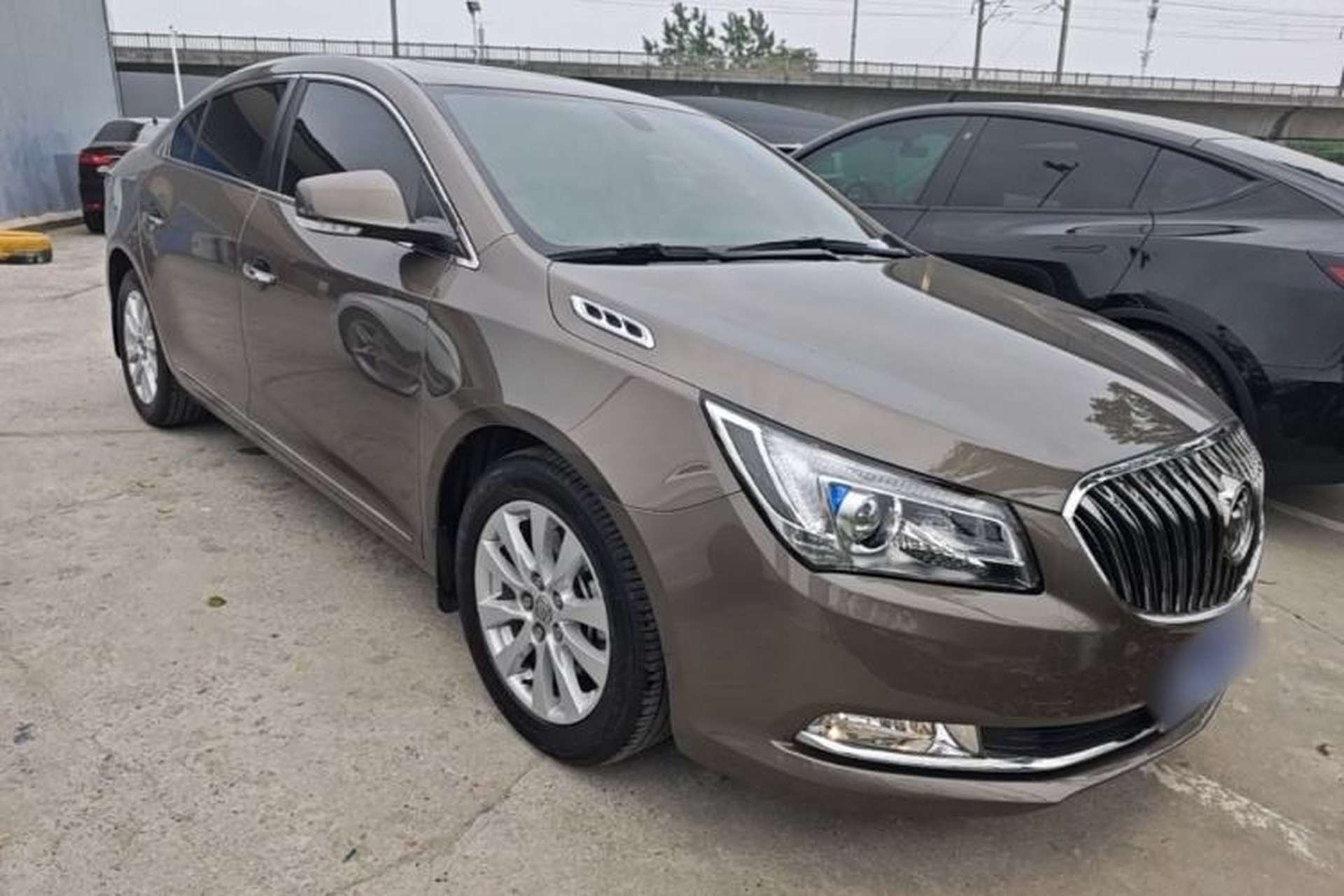 Used Buick LaCrosse 2013 2.4L SIDI Leading Comfort Version Front Right 45 Deg