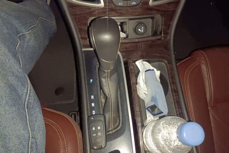 Used Buick LaCrosse 2013 2.4L SIDI Elite Comfort Version Gear Lever