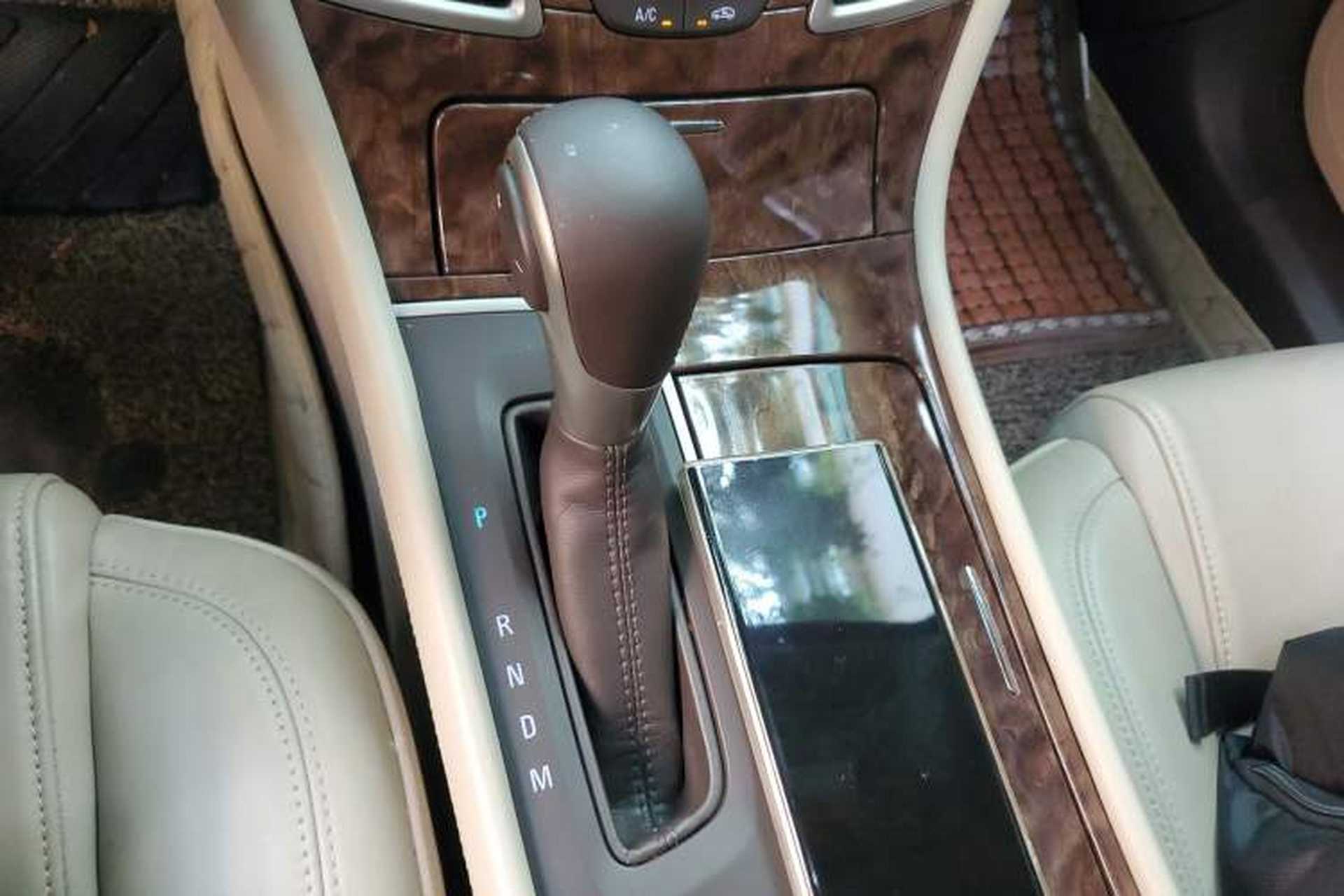 Used Buick LaCrosse 2013 2.4L SIDI Leading Comfort Version Gear Lever