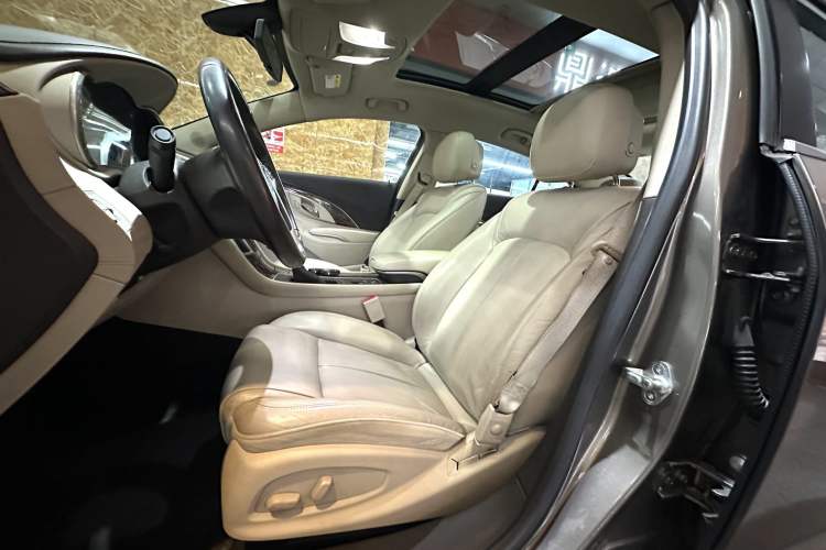 Used Buick LaCrosse 2013 2.4L SIDI Leading Comfort Version Interior 3