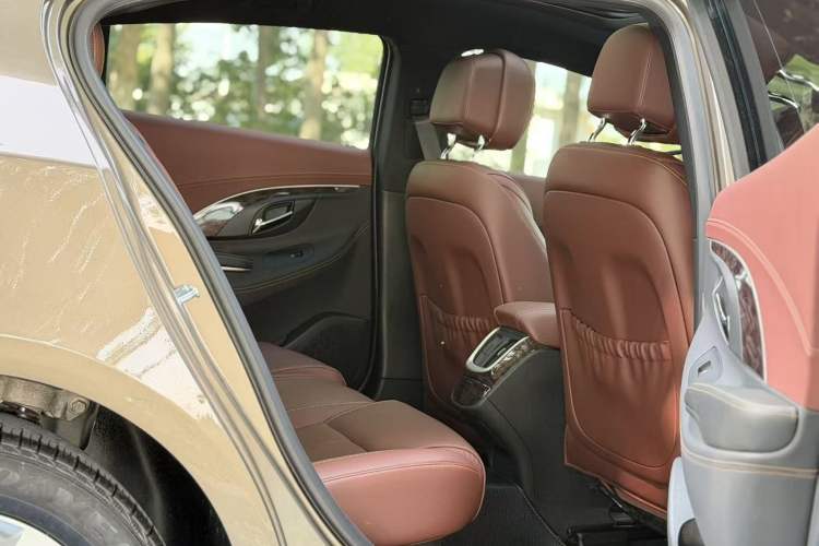 Used Buick LaCrosse 2013 2.4L SIDI Leading Comfort Version Interior 4