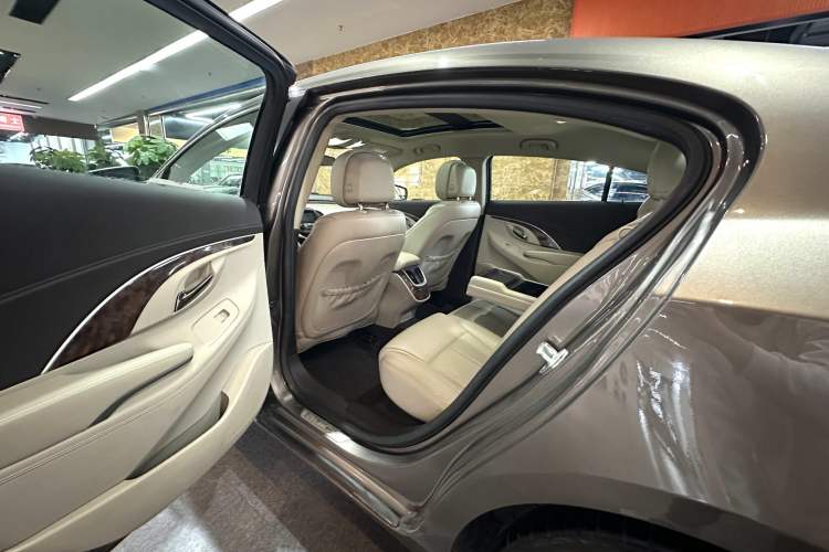Used Buick LaCrosse 2013 2.4L SIDI Leading Comfort Version Interior 8
