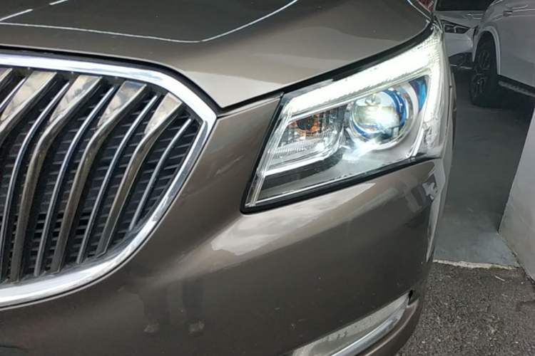 Used Buick LaCrosse 2013 2.4L SIDI Leading Comfort Version Left Front Headlight