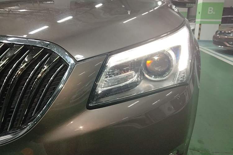 Used Buick LaCrosse 2013 2.4L SIDI Leading Comfort Version Left Front Headlight