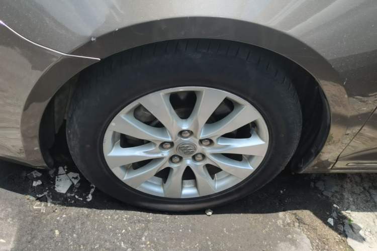 Used Buick LaCrosse 2013 2.4L SIDI Leading Comfort Version Left Front Wheel Hub