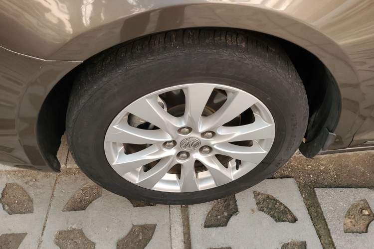 Used Buick LaCrosse 2013 2.4L SIDI Leading Comfort Version Left Front Wheel Hub