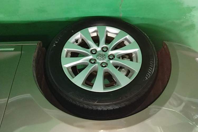 Used Buick LaCrosse 2013 2.4L SIDI Leading Comfort Version Left Front Wheel Hub