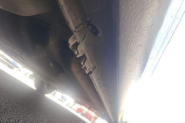 Used Buick LaCrosse 2013 2.4L SIDI Elite Comfort Version Left Side Sill