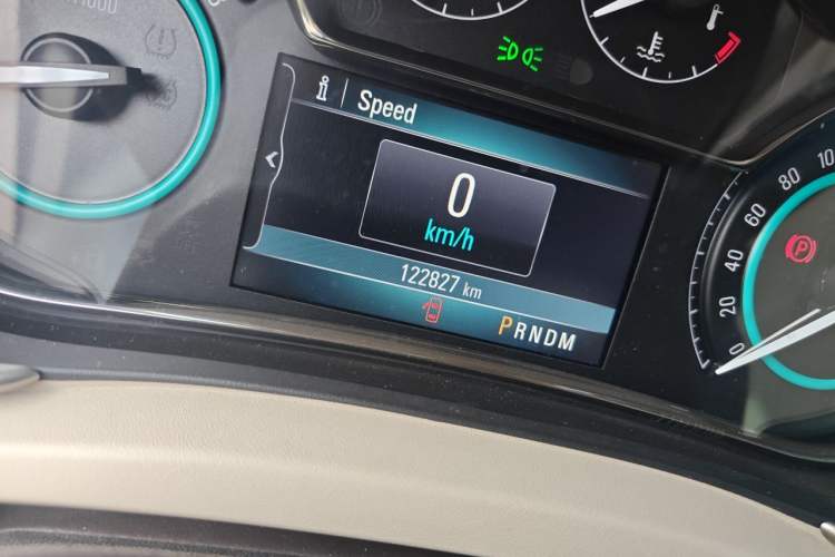 Used Buick LaCrosse 2013 2.4L SIDI Leading Comfort Version Odometer Close Up