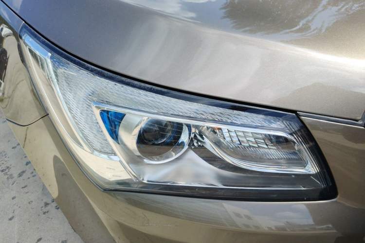 Used Buick LaCrosse 2013 2.4L SIDI Leading Comfort Version Right Front Headlight