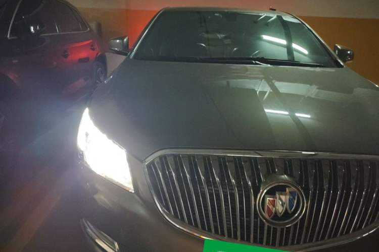 Used Buick LaCrosse 2013 2.4L SIDI Luxury Comfort Edition Right Front Headlight
