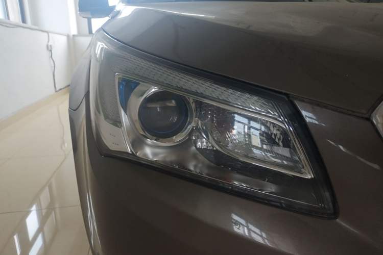 Used Buick LaCrosse 2013 2.4L SIDI Leading Comfort Version Right Front Headlight