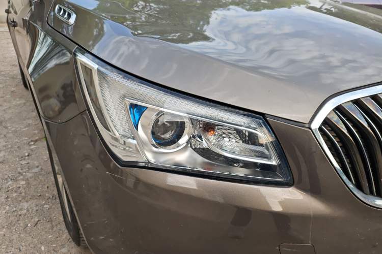 Used Buick LaCrosse 2013 2.4L SIDI Leading Comfort Version Right Front Headlight