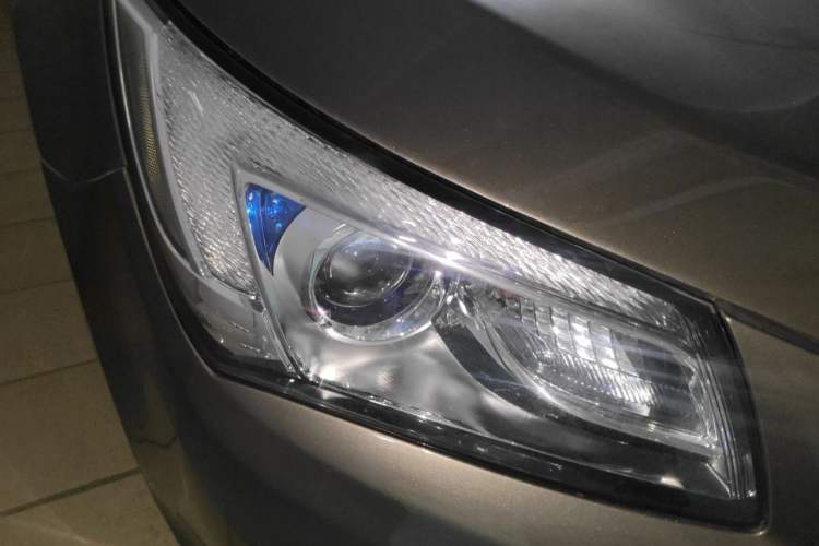 Used Buick LaCrosse 2013 2.4L SIDI Leading Comfort Version Right Front Headlight