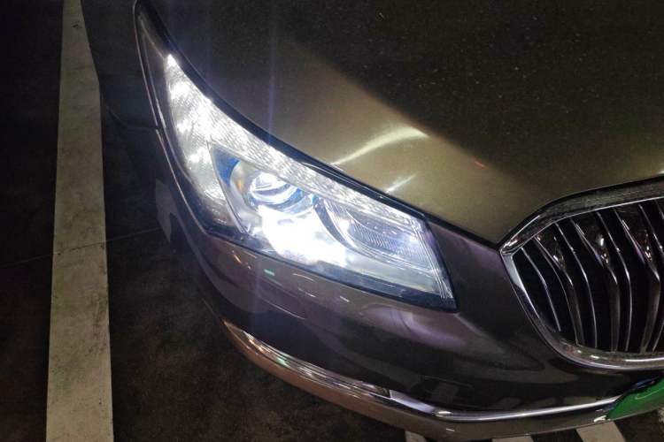 Used Buick LaCrosse 2013 2.4L SIDI Luxury Comfort Edition Right Front Headlight
