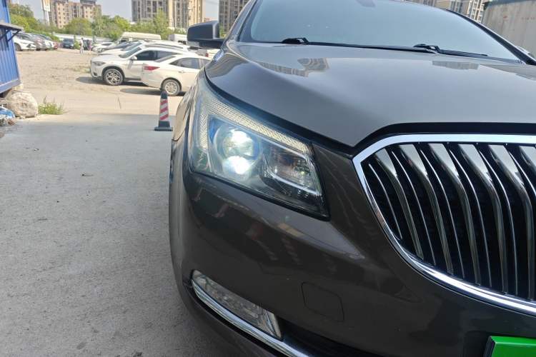 Used Buick LaCrosse 2013 2.4L SIDI Leading Comfort Version Right Front Headlight