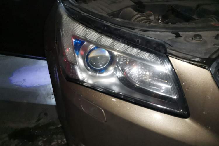 Used Buick LaCrosse 2013 2.4L SIDI Elite Comfort Version Right Front Headlight