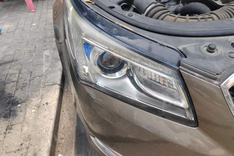 Used Buick LaCrosse 2013 2.4L SIDI Elite Comfort Version Right Front Headlight