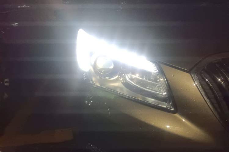 Used Buick LaCrosse 2013 2.4L SIDI Elite Comfort Version Right Front Headlight