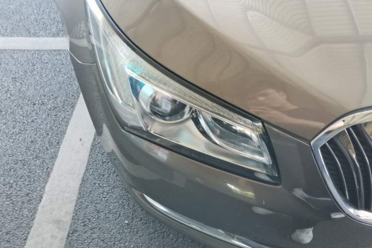 Used Buick LaCrosse 2013 2.4L SIDI Leading Comfort Version Right Front Headlight