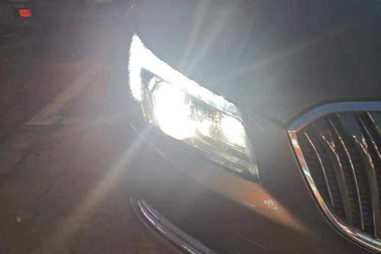 Used Buick LaCrosse 2013 2.0T SIDI Elite Tech Version Right Front Headlight