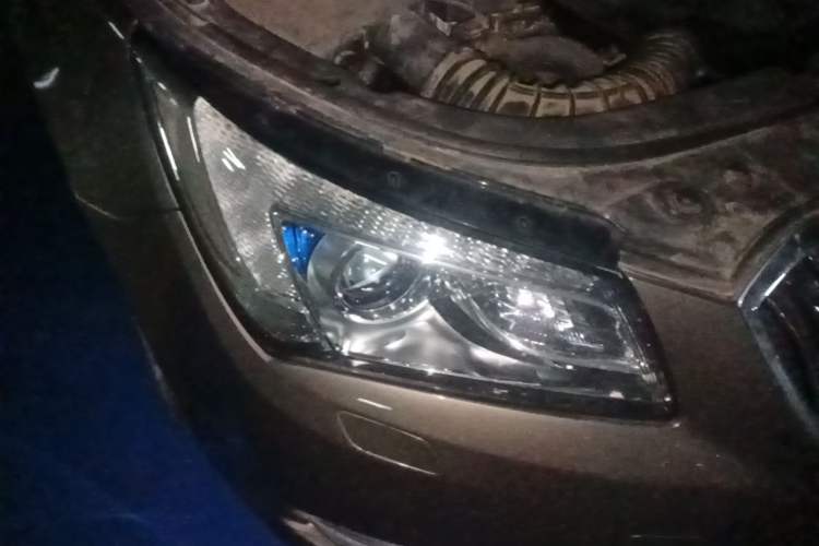Used Buick LaCrosse 2013 2.4L SIDI Luxury Comfort Edition Right Front Headlight